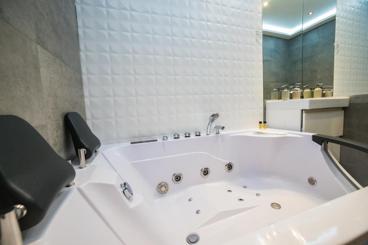 Leo Apartments Main Square كراكوفيا المظهر الخارجي الصورة