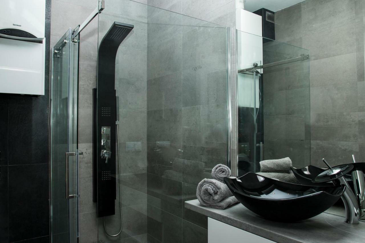 Leo Apartments Main Square كراكوفيا المظهر الخارجي الصورة