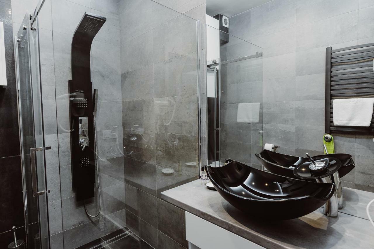 Leo Apartments Main Square كراكوفيا المظهر الخارجي الصورة