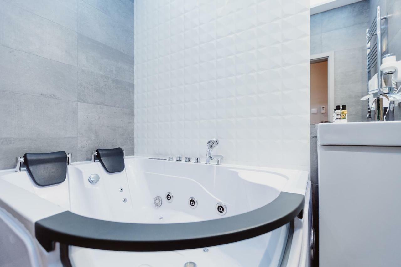 Leo Apartments Main Square كراكوفيا المظهر الخارجي الصورة